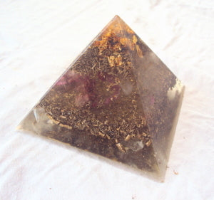 HHG Orgone Pyramid, enhanced by additional level of quartz crystals